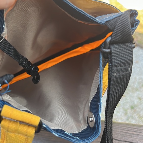 Kavu bagaroo fly fish cross bag. - Picture 3 of 10